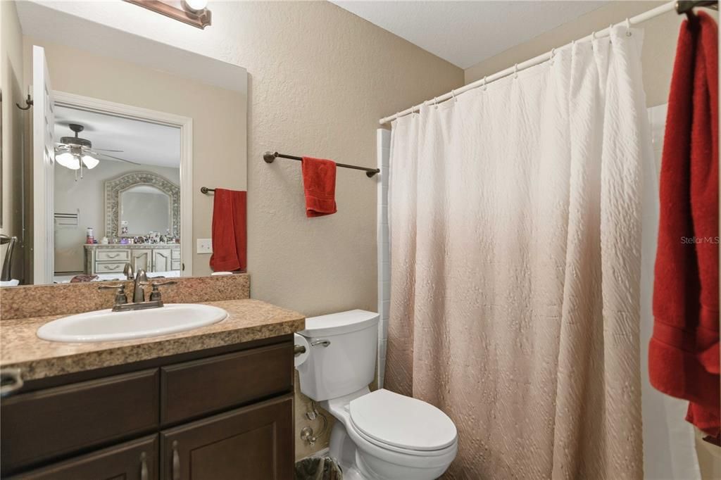 En Venta: $269,000 (3 camas, 2 baños, 1327 Pies cuadrados)