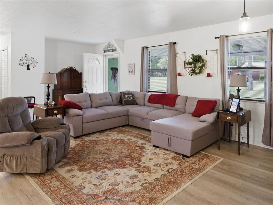 For Sale: $249,900 (3 beds, 2 baths, 1732 Square Feet)
