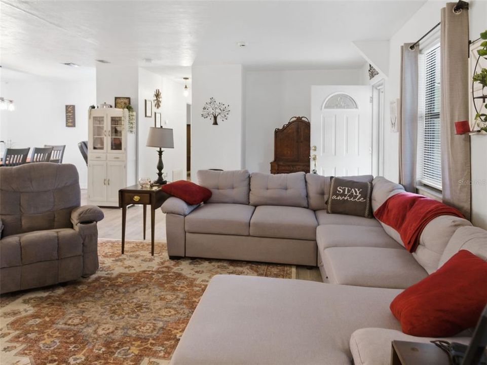 For Sale: $249,900 (3 beds, 2 baths, 1732 Square Feet)