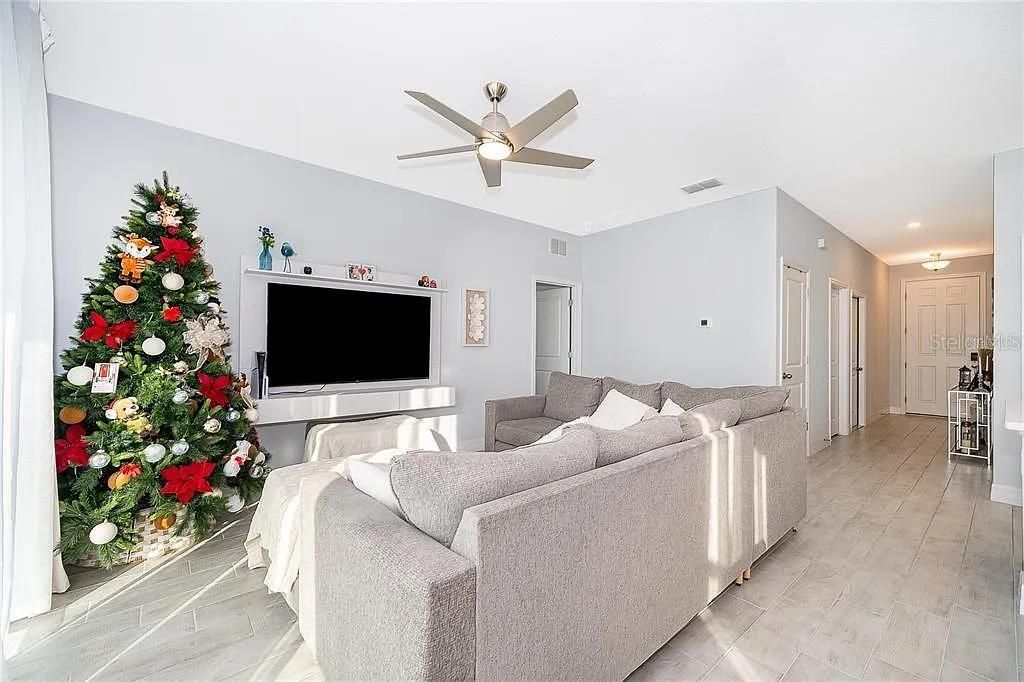 В аренду: $2,100 (3 спален, 2 ванн, 1401 Квадратных фут)
