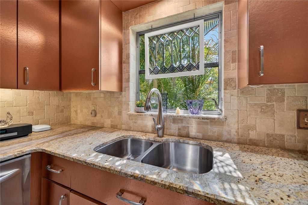 For Rent: $3,100 (2 beds, 1 baths, 1108 Square Feet)