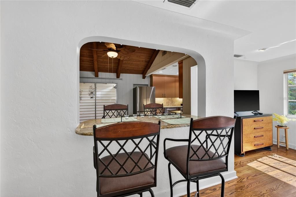 For Rent: $3,100 (2 beds, 1 baths, 1108 Square Feet)