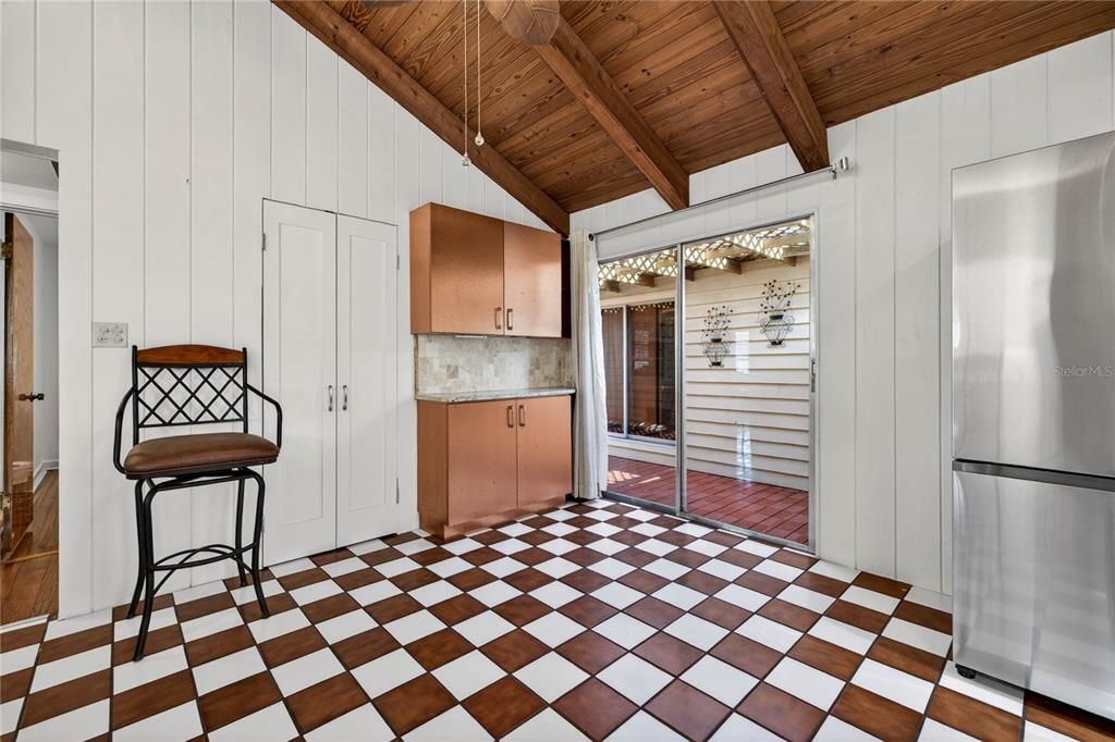 For Rent: $3,100 (2 beds, 1 baths, 1108 Square Feet)
