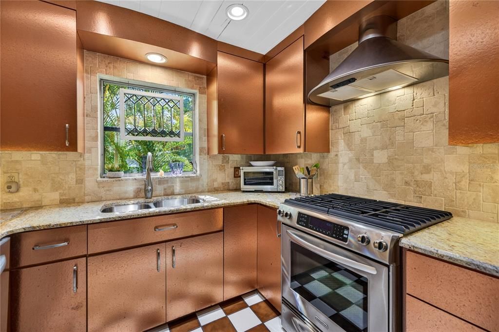 For Rent: $3,100 (2 beds, 1 baths, 1108 Square Feet)
