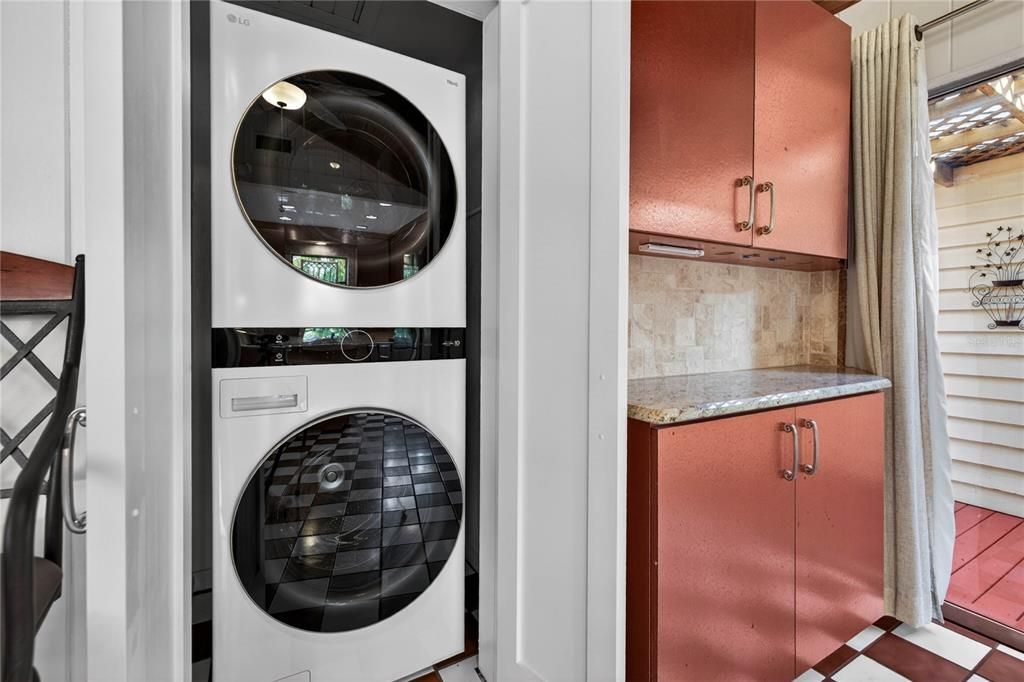 For Rent: $3,100 (2 beds, 1 baths, 1108 Square Feet)