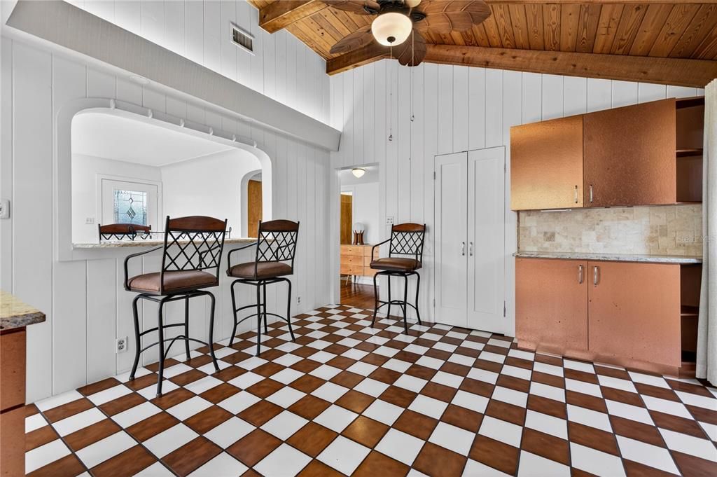 For Rent: $3,100 (2 beds, 1 baths, 1108 Square Feet)