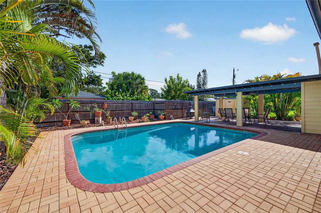 For Rent: $3,100 (2 beds, 1 baths, 1108 Square Feet)