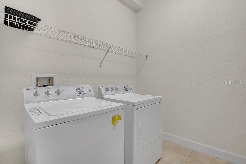 For Rent: $2,350 (3 beds, 2 baths, 1838 Square Feet)