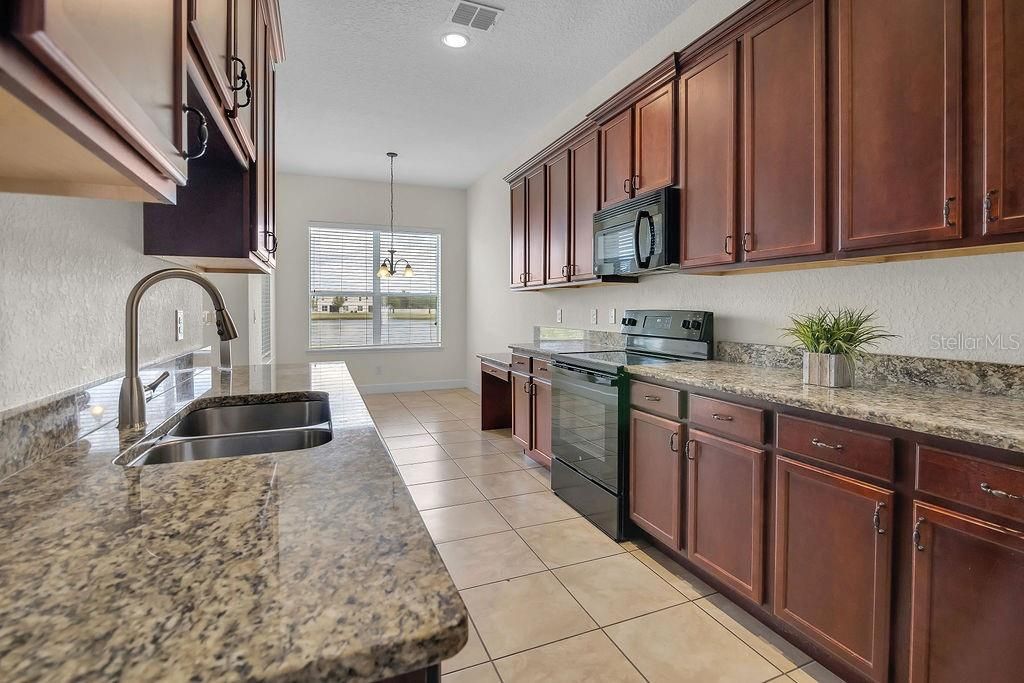 For Rent: $2,350 (3 beds, 2 baths, 1838 Square Feet)