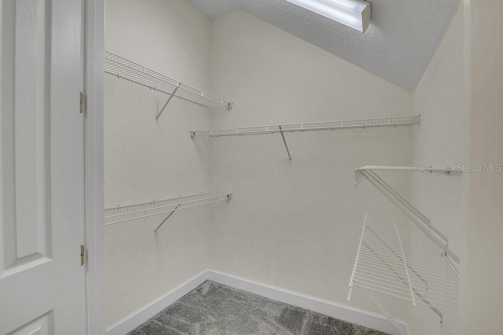 For Rent: $2,350 (3 beds, 2 baths, 1838 Square Feet)