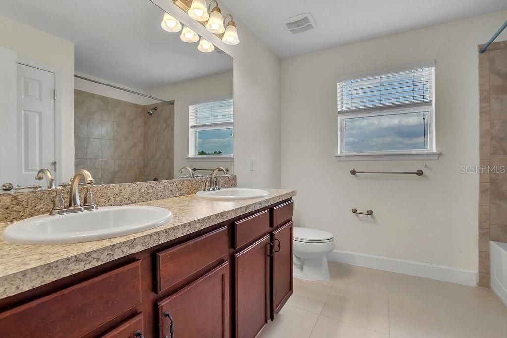 For Rent: $2,350 (3 beds, 2 baths, 1838 Square Feet)