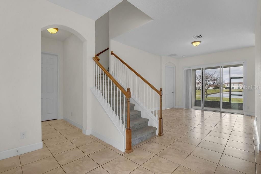 For Rent: $2,350 (3 beds, 2 baths, 1838 Square Feet)