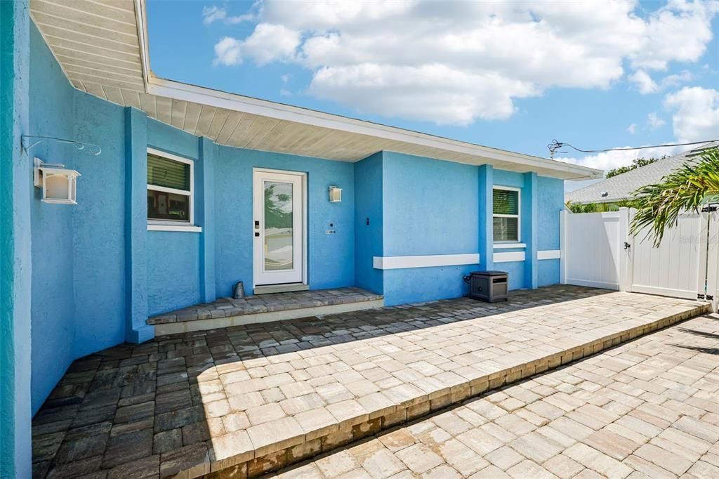 For Sale: $850,000 (3 beds, 3 baths, 2144 Square Feet)