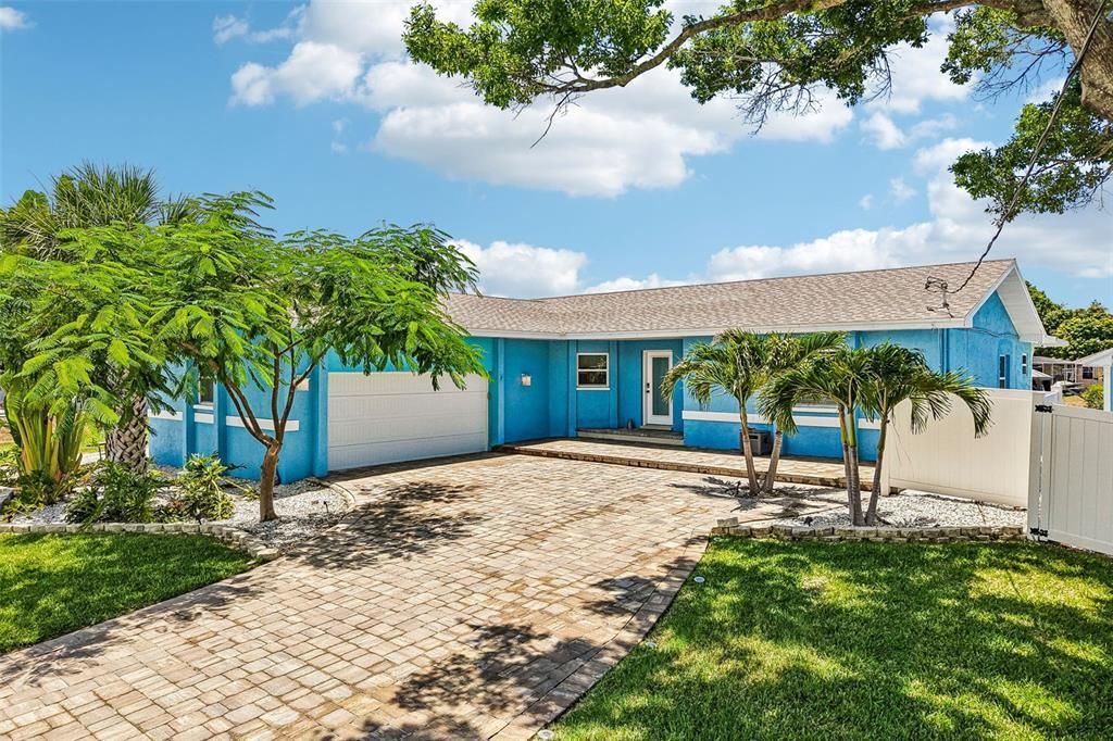 For Sale: $850,000 (3 beds, 3 baths, 2144 Square Feet)