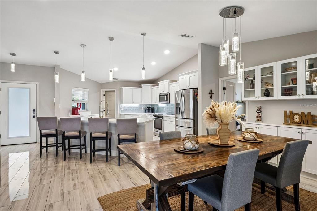 For Sale: $850,000 (3 beds, 3 baths, 2144 Square Feet)