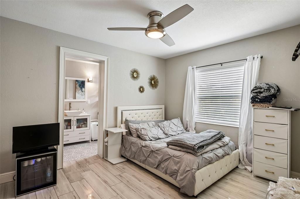 For Sale: $850,000 (3 beds, 3 baths, 2144 Square Feet)
