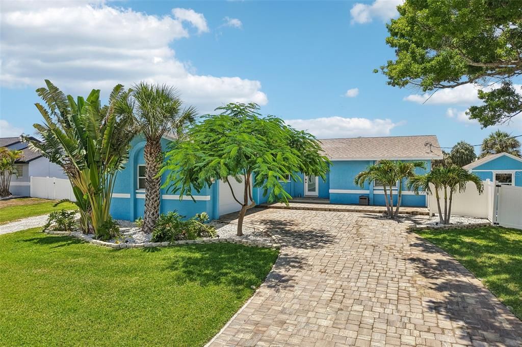 For Sale: $850,000 (3 beds, 3 baths, 2144 Square Feet)