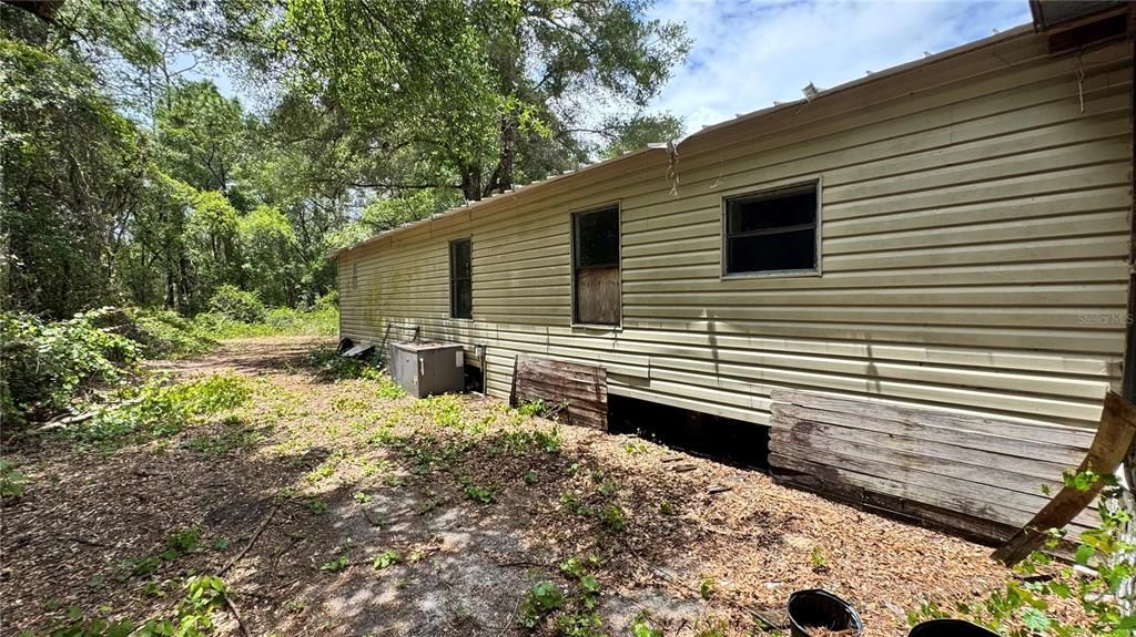 For Sale: $225,000 (2 beds, 2 baths, 958 Square Feet)
