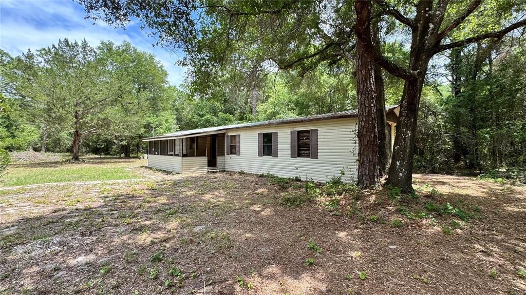 For Sale: $225,000 (2 beds, 2 baths, 958 Square Feet)