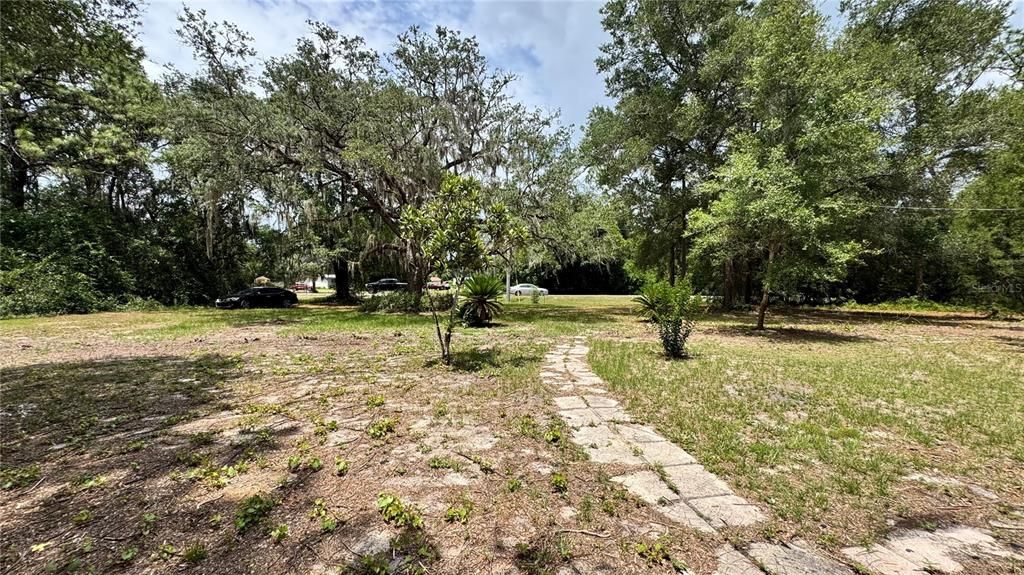 For Sale: $225,000 (2 beds, 2 baths, 958 Square Feet)