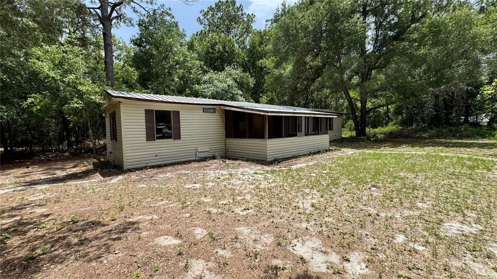 For Sale: $225,000 (2 beds, 2 baths, 958 Square Feet)