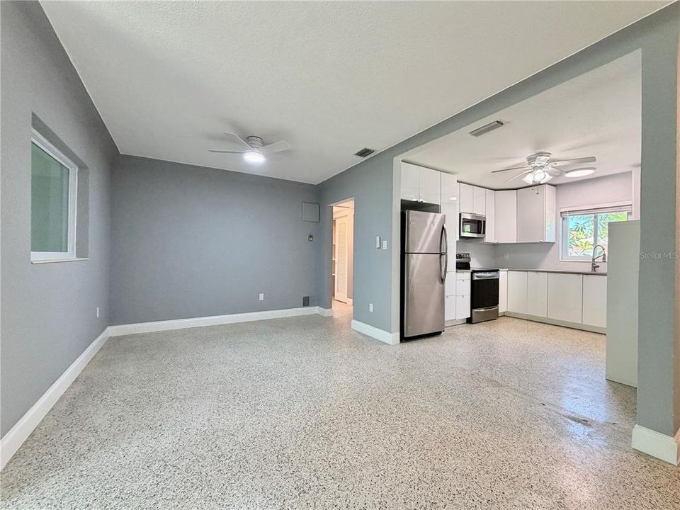 For Rent: $2,300 (2 beds, 1 baths, 1024 Square Feet)