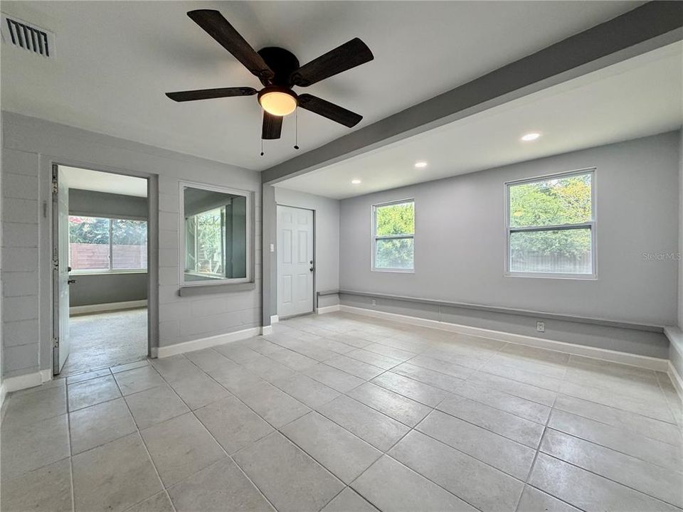 For Rent: $2,300 (2 beds, 1 baths, 1024 Square Feet)