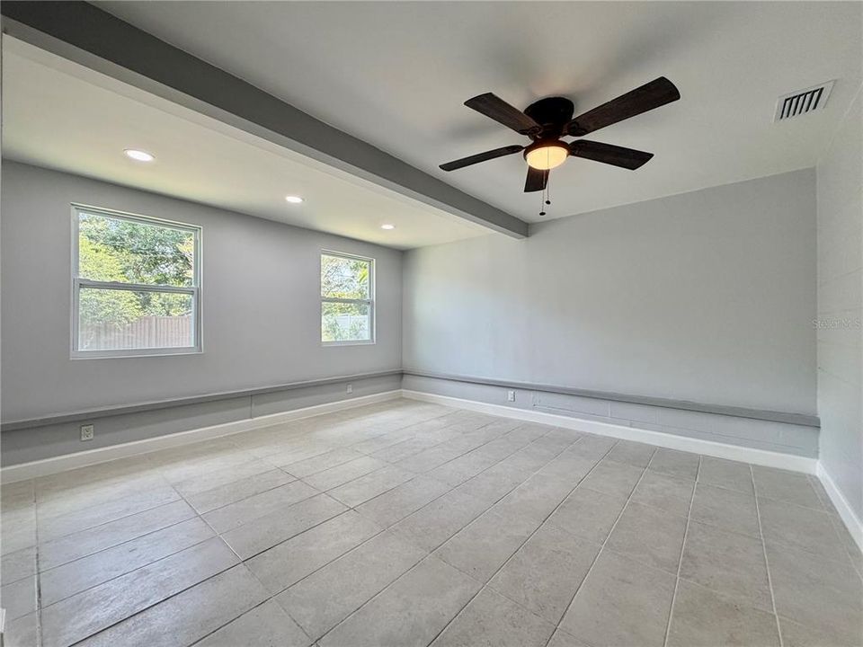 For Rent: $2,300 (2 beds, 1 baths, 1024 Square Feet)