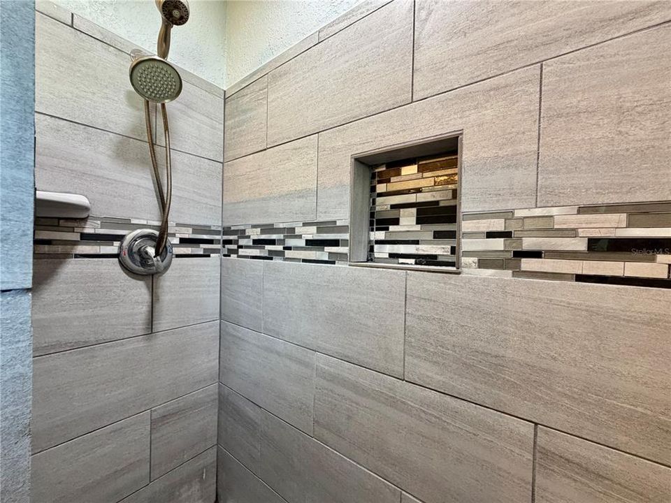 For Rent: $2,300 (2 beds, 1 baths, 1024 Square Feet)