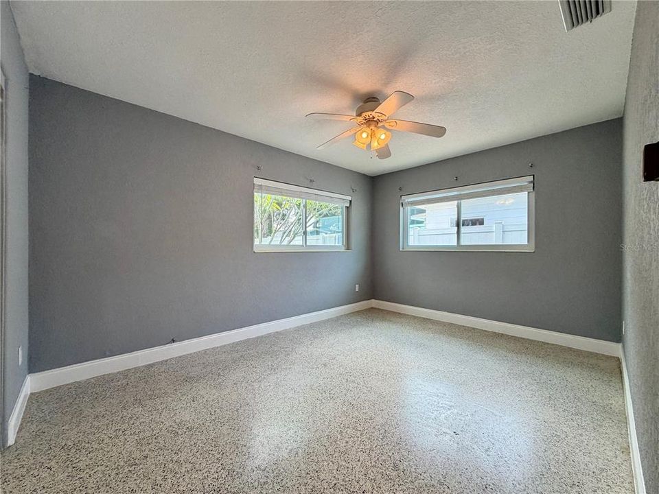For Rent: $2,300 (2 beds, 1 baths, 1024 Square Feet)