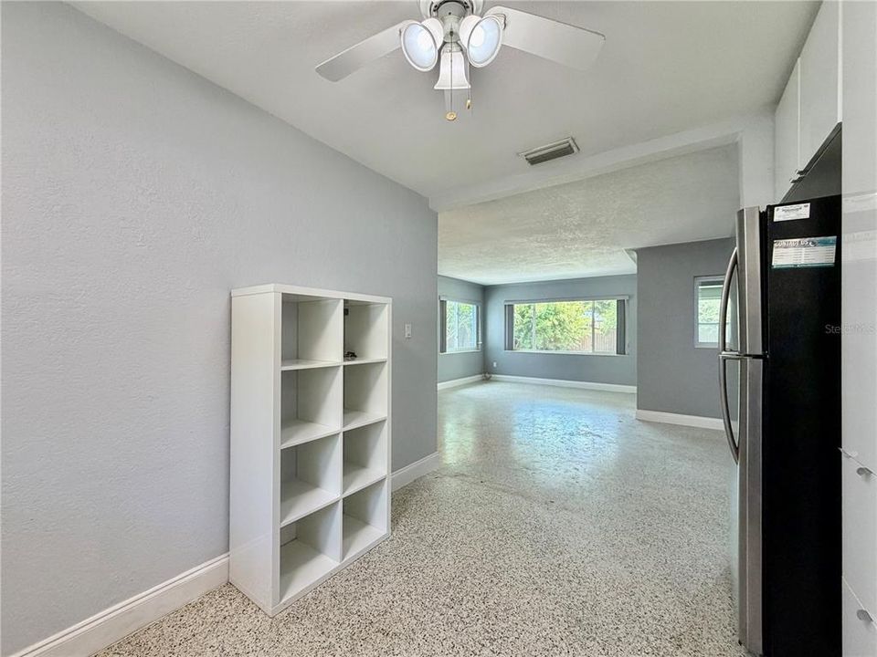 For Rent: $2,300 (2 beds, 1 baths, 1024 Square Feet)
