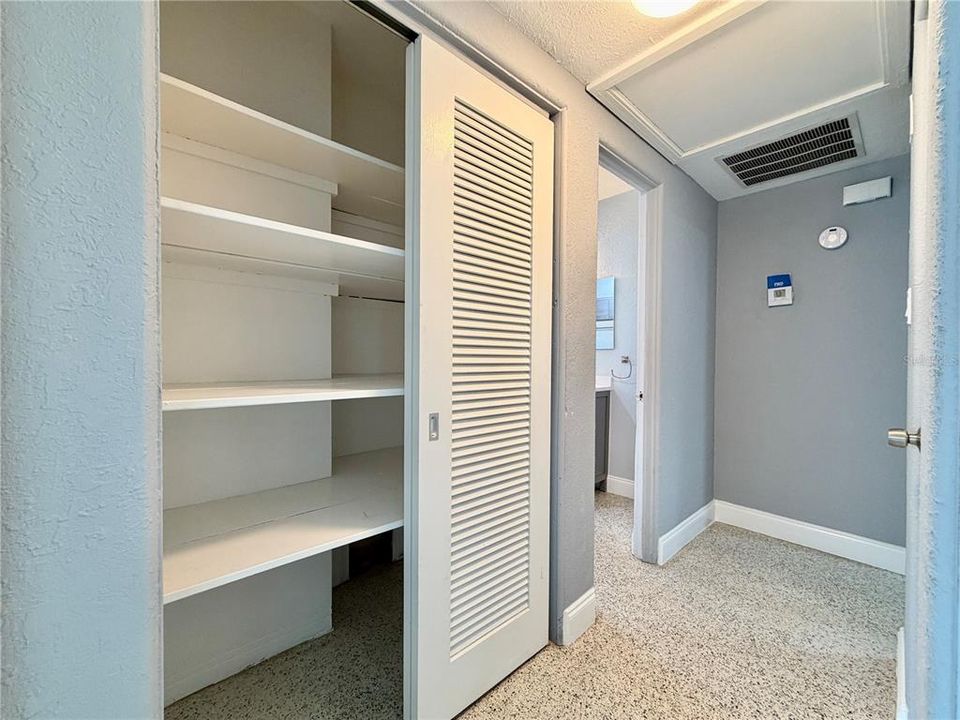 For Rent: $2,300 (2 beds, 1 baths, 1024 Square Feet)