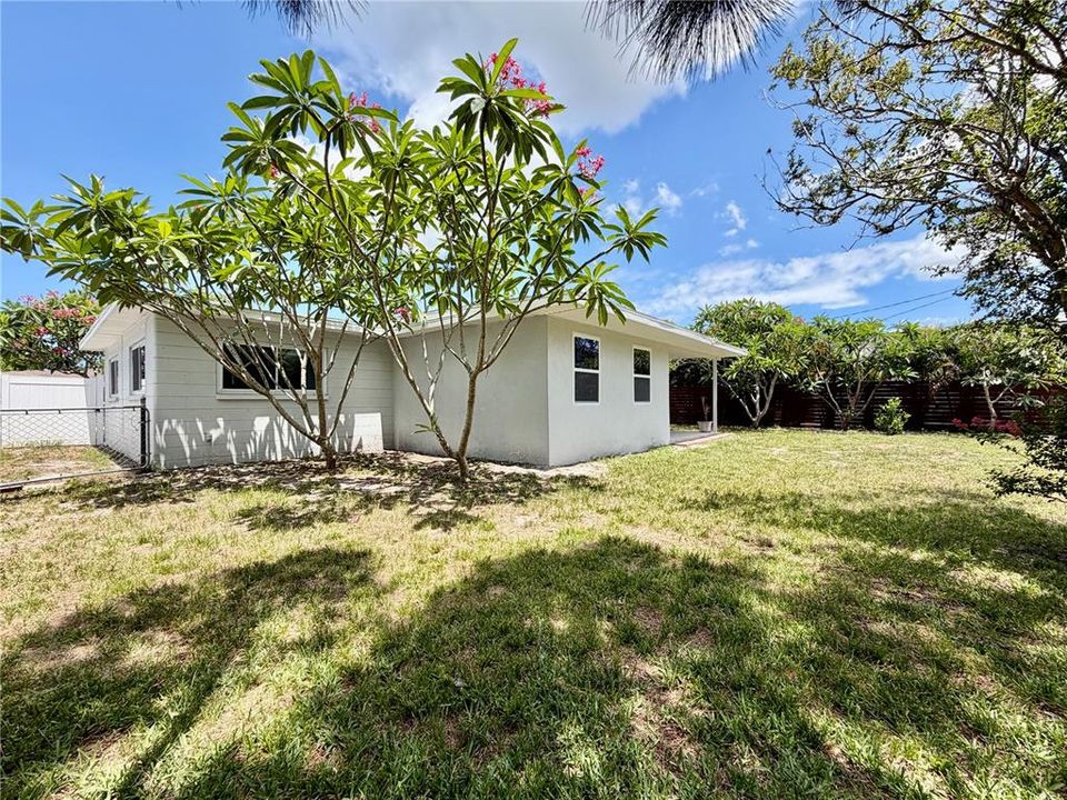 For Rent: $2,300 (2 beds, 1 baths, 1024 Square Feet)