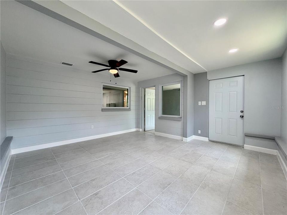For Rent: $2,300 (2 beds, 1 baths, 1024 Square Feet)