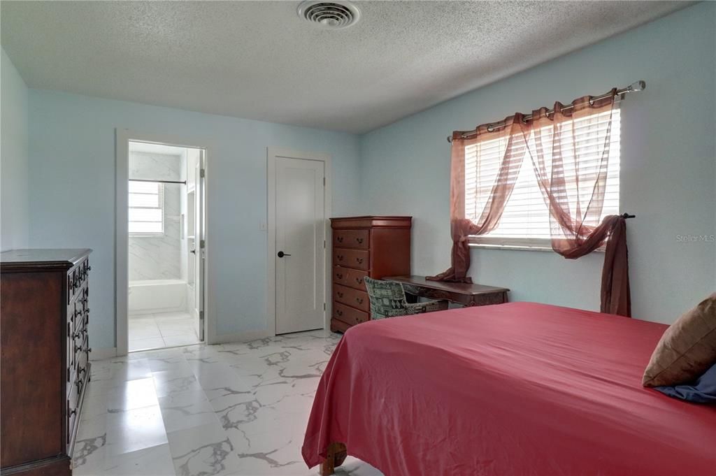 For Sale: $379,900 (3 beds, 3 baths, 1584 Square Feet)