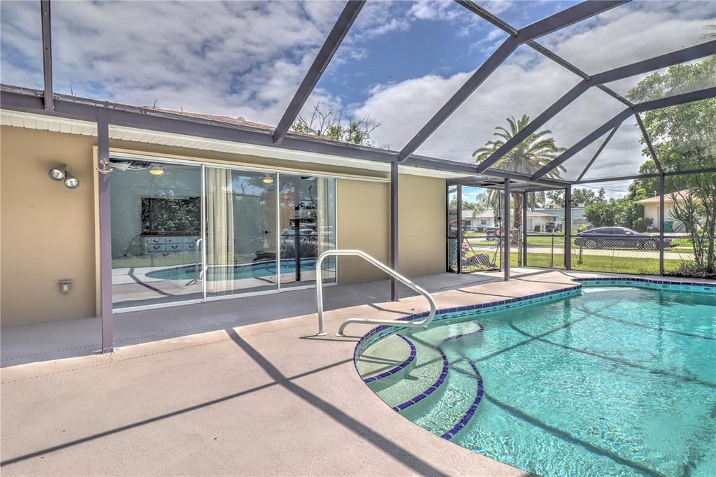 For Sale: $379,900 (3 beds, 3 baths, 1584 Square Feet)