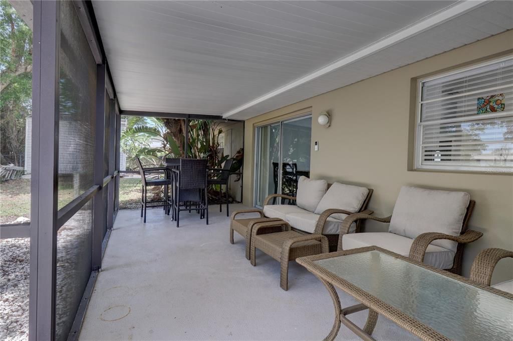 For Sale: $379,900 (3 beds, 3 baths, 1584 Square Feet)