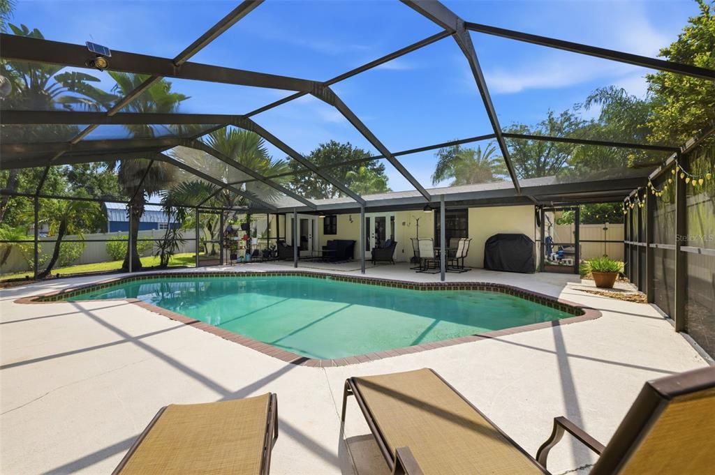 For Sale: $545,000 (3 beds, 2 baths, 1556 Square Feet)