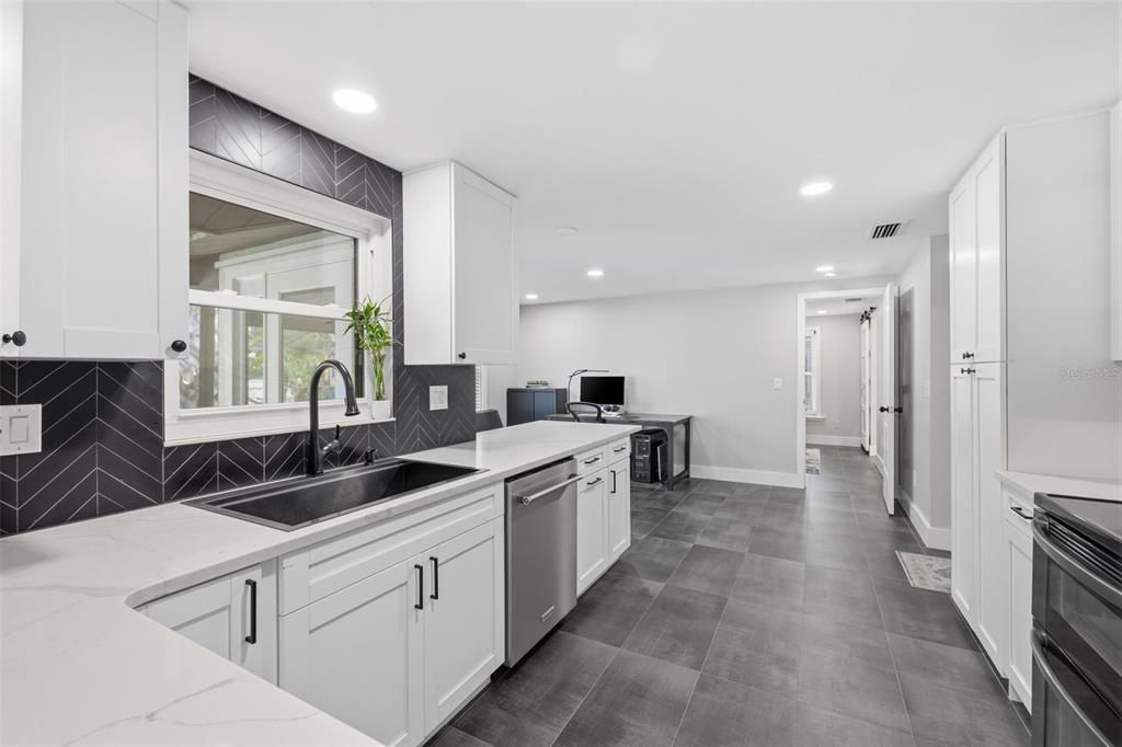 For Sale: $545,000 (3 beds, 2 baths, 1556 Square Feet)