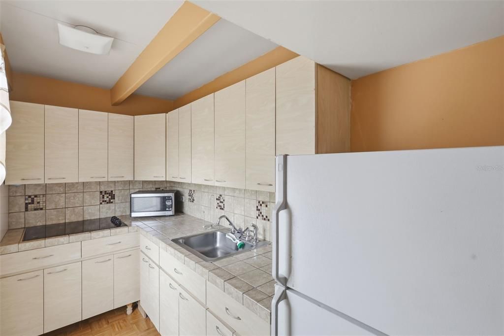 For Sale: $85,000 (1 beds, 1 baths, 648 Square Feet)