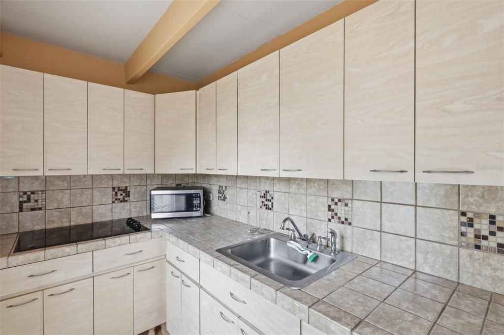 For Sale: $85,000 (1 beds, 1 baths, 648 Square Feet)