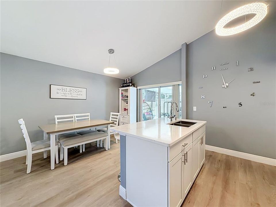 На продажу: $369,900 (3 спален, 2 ванн, 1278 Квадратных фут)