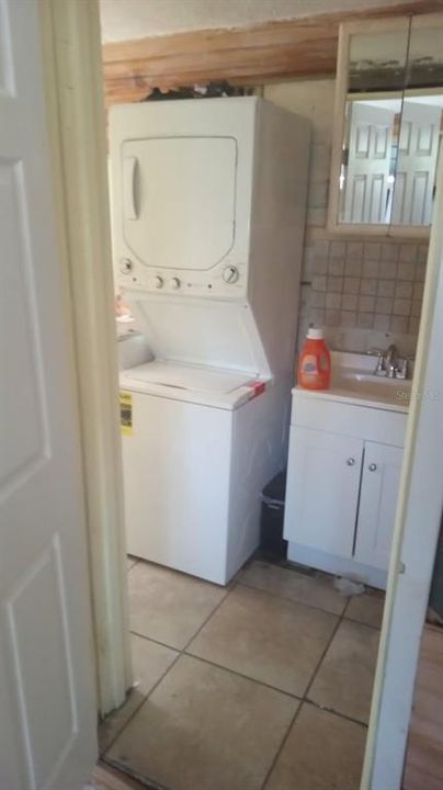 На продажу: $465,000 (4 спален, 2 ванн, 1100 Квадратных фут)