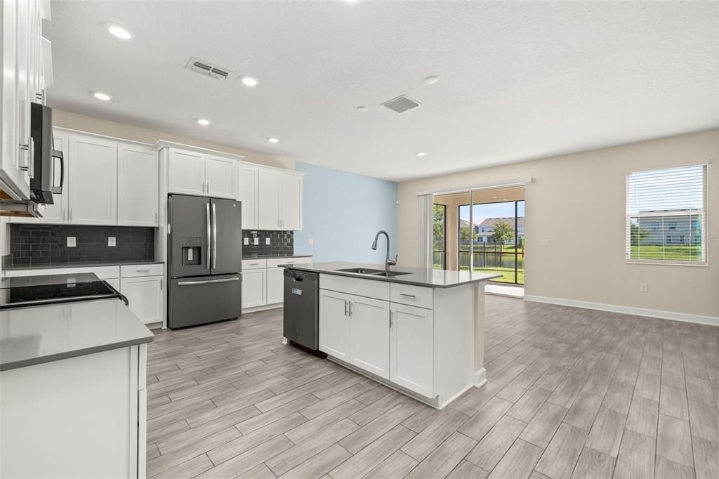 En Venta: $599,999 (4 camas, 2 baños, 2949 Pies cuadrados)