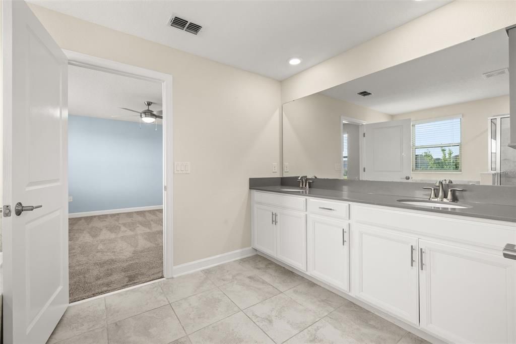 En Venta: $599,999 (4 camas, 2 baños, 2949 Pies cuadrados)