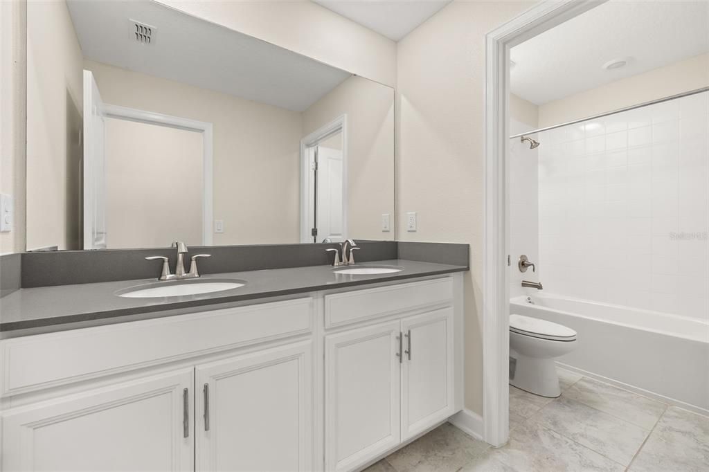 En Venta: $599,999 (4 camas, 2 baños, 2949 Pies cuadrados)