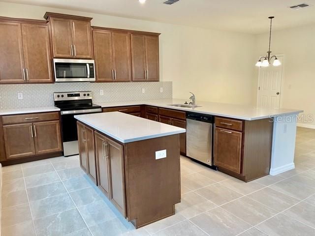 For Rent: $2,800 (3 beds, 2 baths, 1772 Square Feet)