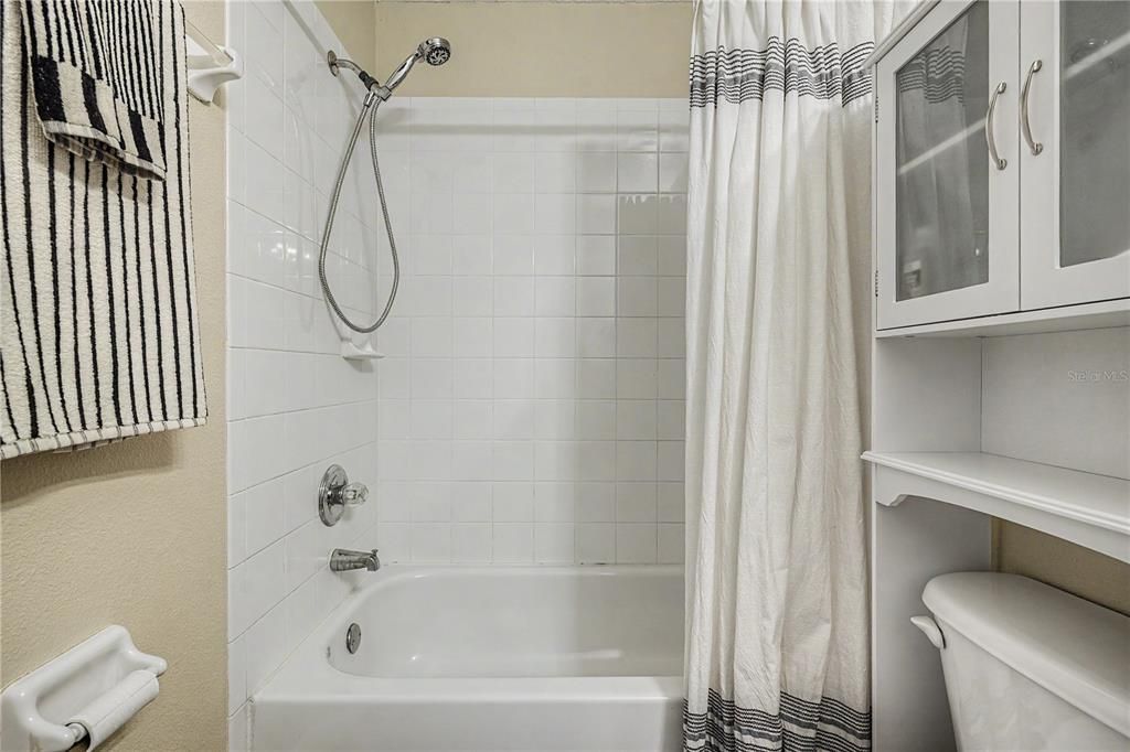 For Sale: $400,000 (3 beds, 2 baths, 1280 Square Feet)