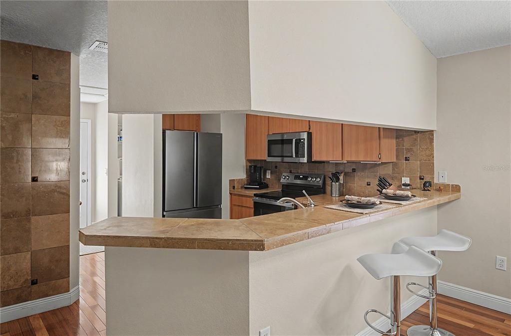 For Sale: $400,000 (3 beds, 2 baths, 1280 Square Feet)