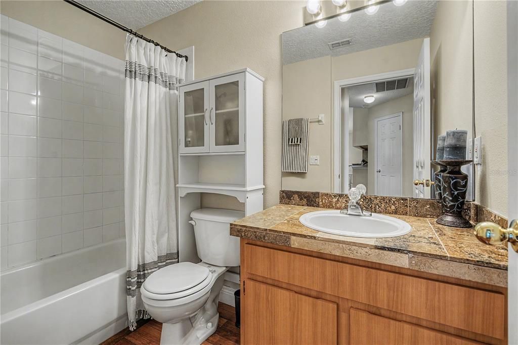 For Sale: $400,000 (3 beds, 2 baths, 1280 Square Feet)